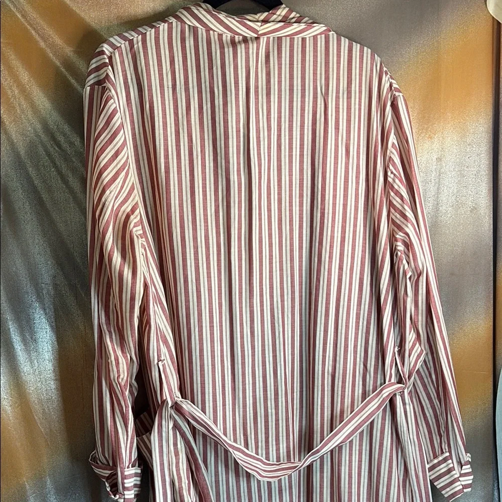Striped vintage 60’s bathrobe with belt. 56”‎ chest 501